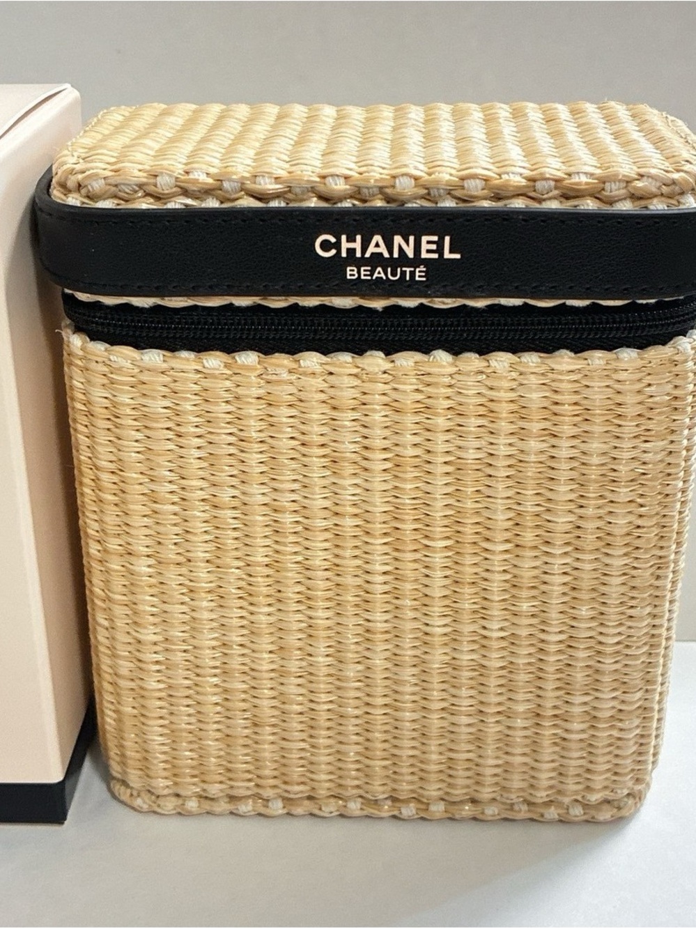 CHANEL LES BEIGES Essential Set 【 Pouch Only 】 Cosmetic Bag Beige Authentic